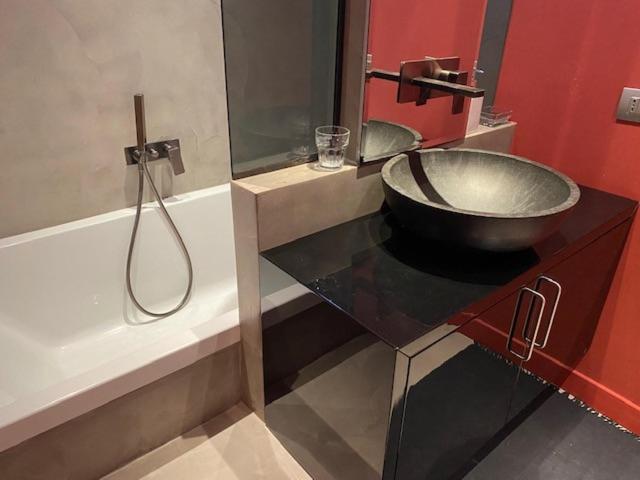 Spacious & Elegant Apartment Near Corso Como - Maroncelli ミラノ エクステリア 写真